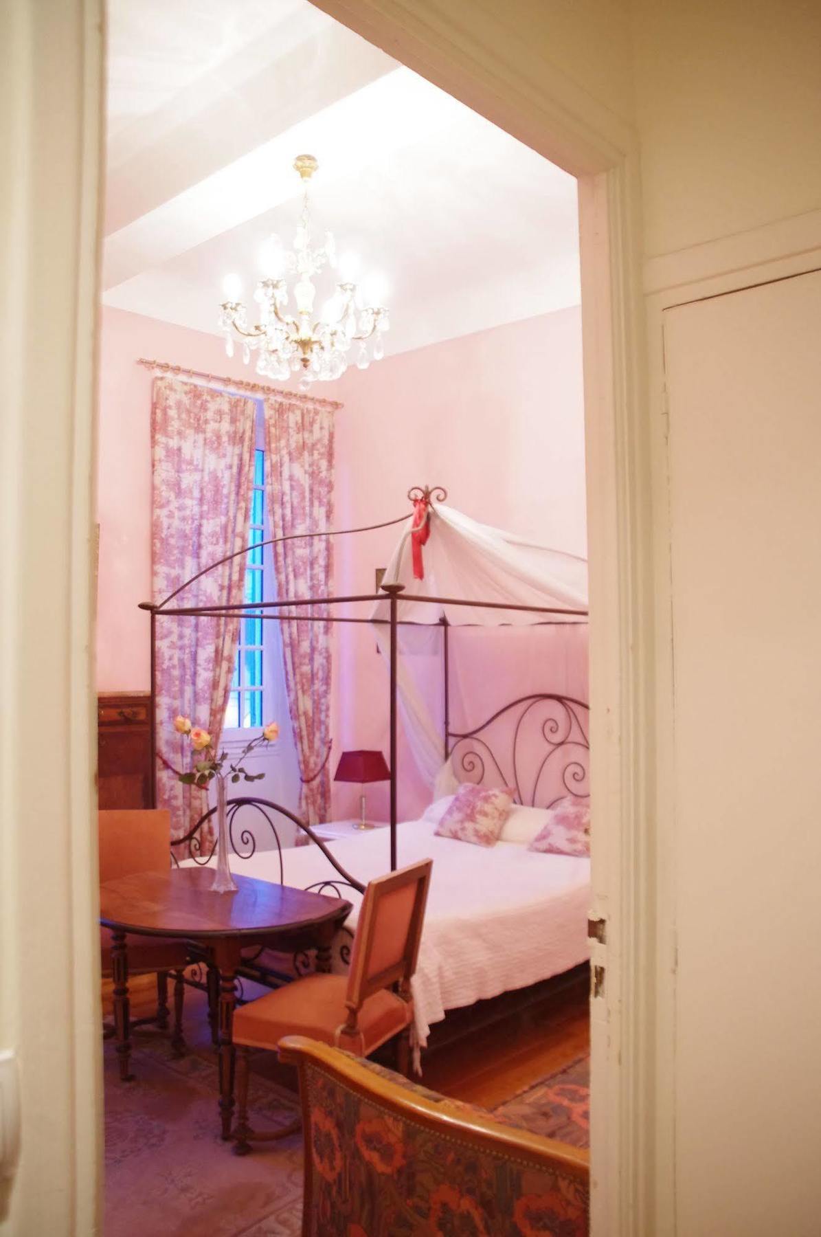 Le Blason Hotel *